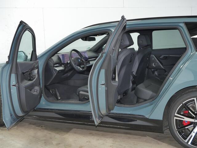 BMW 5-SERIE Touring 550e xDrive M-Sport Pro | 20" | Panorama | CoPilot | Bowers & Wilkins | Trekhaak |