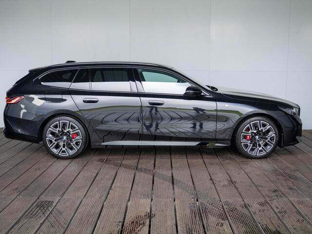 BMW 5-SERIE Touring 520i | M Sportpakket Pro | Equipment Pack Pro | Travel Pack | Showroom Selection