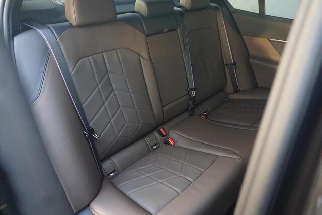 BMW 5-SERIE Sedan 530e M Sportpakket Pro 20'' / Harman Kardon / Comfortstoelen met stoelventilatie / Driving Assistant Professional / Trekhaak