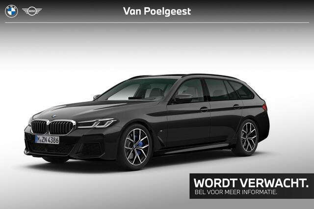 BMW 5-SERIE Touring 540i xDrive M-Sport / Trekhaak Electrisch / Glazen dak / Lederen Dashboard / Driving Assistant Professional / Nappa Leder