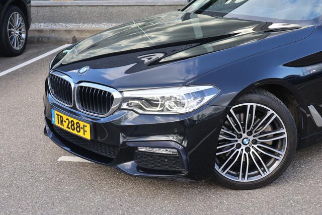 BMW 5-SERIE 520d EDE High Executive M Sport pakket l LED Adaptief l Navigatie Professional l Airodynamica pakket l Driving Assistance l PDC l Ambiance verlichting l Warmte Comfort pakket l Electrisch verwarmde voorstoelen l Camera l Alarm klasse 3 l Comfortstoelen vo