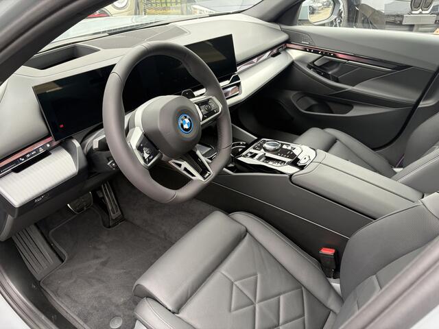 BMW 5-SERIE Touring 530e | M-Sport Pro | 21" | Panorama | Harman/Kardon | Co-Pilot | Trekhaak