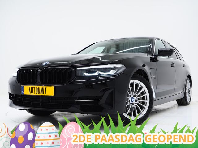 BMW 5-SERIE Touring 530e xDrive | Leder | Trekhaak | HUD | Camera | Memory | Stoelkoeling | DAB | Carplay