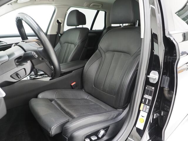 BMW 5-SERIE Touring 530e xDrive | Leder | Trekhaak | HUD | Camera | Memory | Stoelkoeling | DAB | Carplay