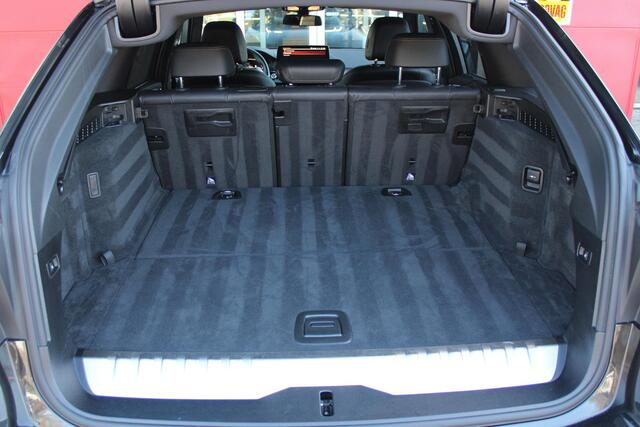 BMW 5-SERIE Touring 530e 292PK xDrive M-SPORT BUSINESS EDITION PLUS | PANORAMA SCHUIF/KANTEL DAK | HARMAN KARDON AUDIO SYSTEM | LEDEREN BEKLEDING DAKOTA SCHWARZ | COMFORT ACCESS | HEAD UP DISPLAY | ZONNESCHERM ZIJRUITEN | ADAPTIEVE LED KOPLAMPEN | DRIVING ASSISTANT P