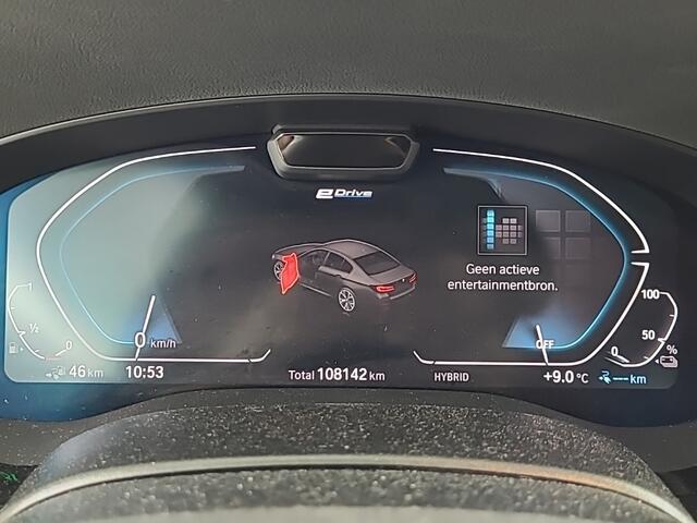 BMW 5-SERIE 520e Business Edition Plus M Sport | M Performance | Alvitgrau | Panoramadak | Laser | Stoelverwarming | Stuurverwarming | Camera | Adaptive Cruise Control | Apple Carplay | Navigatie | Elektrische Stoelen |