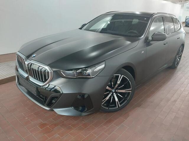 BMW 5-SERIE Touring 520d M-Sport | Frozen Mat Lak | 20" | CoPilot | Trekhaak |