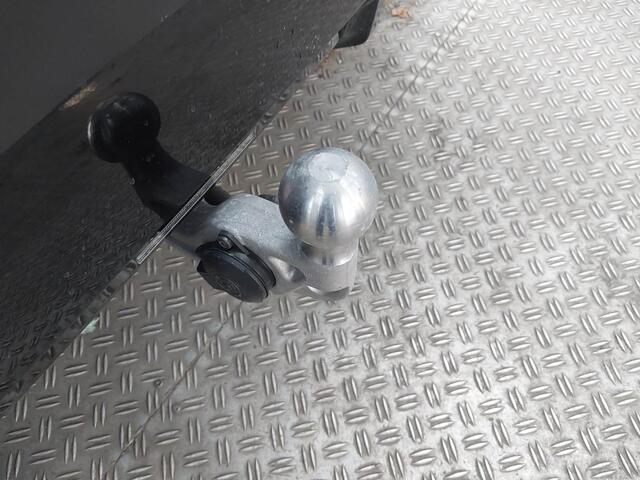 BMW 5-SERIE Touring 520d M-Sport | Frozen Mat Lak | 20" | CoPilot | Trekhaak |