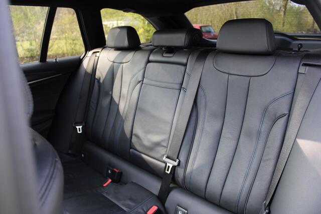 BMW 5-SERIE Touring 540i xDrive Touring M-Sport | Pano | 4-zone Clima | DAB | Adap LED Koplampen | Grootlicht assistent | Live Cockpit Professional | Etc.