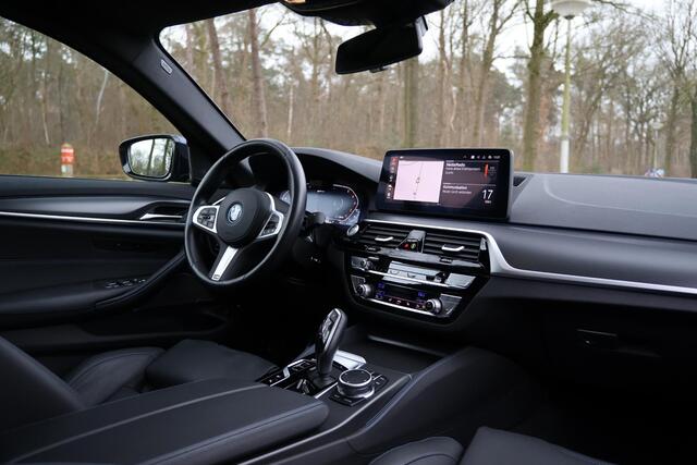 BMW 5-SERIE 545e xDrive High Executive Edition M-Sport Pro | HUD | M Multifunctionele stoel | Elektr. schuif/kanteldak | Harman Kardon | Co Pilot | Laser | DAB | Camera | 20" | 4-zone clima | Grootlichtassistent | Alarm kl.3 | Etc.