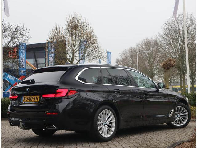 BMW 5-SERIE Touring 520i High Executive Edition Trekhaak/ Stoelverw. / Leder Voorzien van 2 jaar Apk