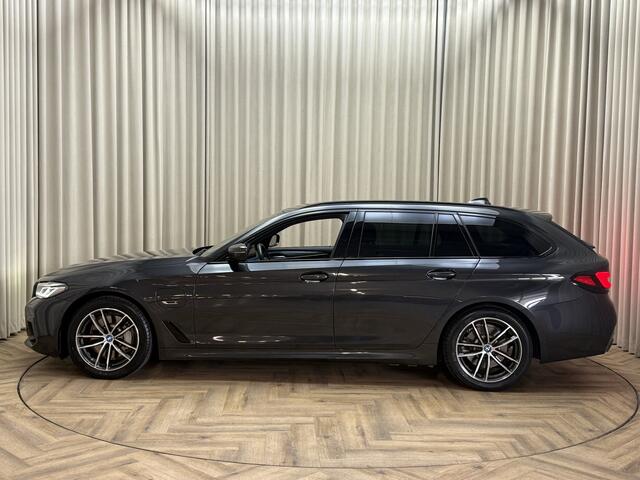 BMW 5-SERIE Touring 530e LCI / Hybride / M Sport / FACELIFT / Head Up / LED / Elec. Trekhaak / Leder / Camera / Apple Carplay / Bluetooth