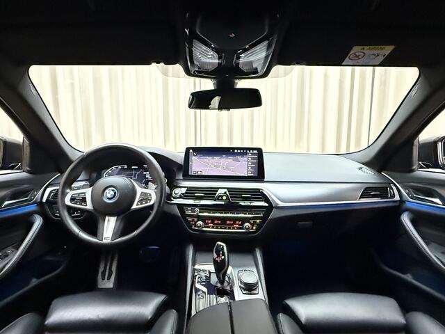 BMW 5-SERIE Touring 530e LCI / Hybride / M Sport / FACELIFT / Head Up / LED / Elec. Trekhaak / Leder / Camera / Apple Carplay / Bluetooth