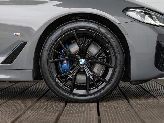 BMW 5-SERIE Sedan 530e | High Executive | M Sportpakket | Stoelverwarming | PDC | 19'' | Trekhaak