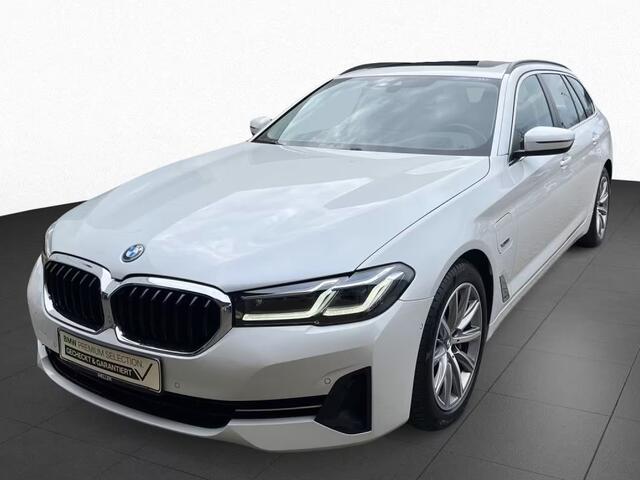 BMW 5-SERIE Touring 530e ** LASER, NAVI+, DAKOTA LEDER, PANORAMA, HuD, KEYLESS, MEM, 38k onder NP ** 1e EIG - UNFALLFREI - BMW GAR ** ** INFORMEER OOK NAAR ONZE AANTREKKELIJKE FINANCIAL-LEASE TARIEVEN **