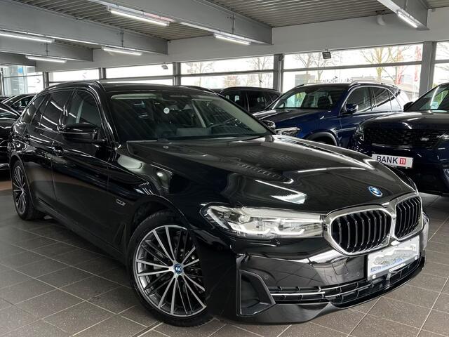 BMW 5-SERIE Touring 530e ** LED, NAVI+, LEDER, PANORAMA, ADAPT. CRUISE, SHADOW-LINE, 19-INCH LMV ** 1e EIG - UNFALLFREI ** ** INFORMEER OOK NAAR ONZE AANTREKKELIJKE FINANCIAL-LEASE TARIEVEN **