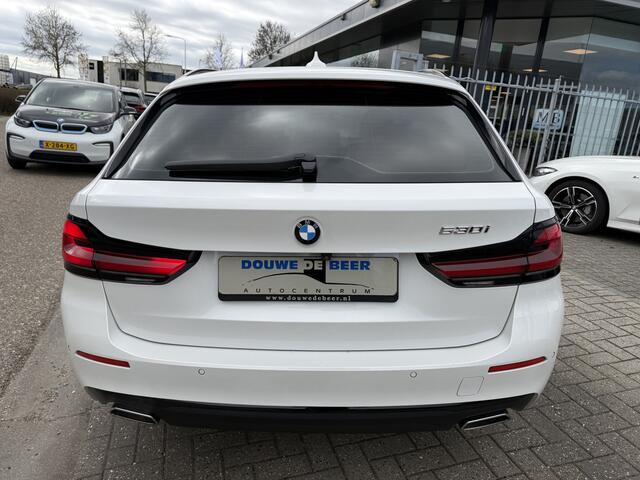 BMW 5-SERIE Touring 530i Luxury Line Pano-Dak | Trekhaak | Memory | Adapt. Cruise