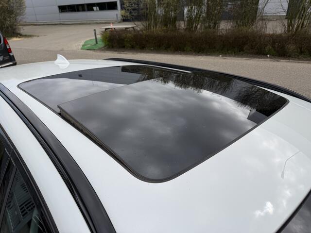 BMW 5-SERIE Touring 530i Luxury Line Pano-Dak | Trekhaak | Memory | Adapt. Cruise