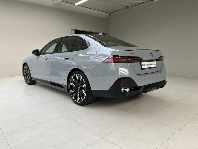 BMW 5-SERIE 550e xDrive I M Sportpakket I M Sportpakket Pro I Innovation Pack I Travel Pack I Glazen Panoramadak | Verwacht Juli