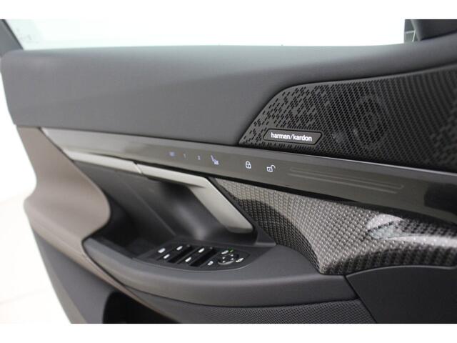 BMW 5-SERIE Touring 520i M-Sport | Driving Assistant Plus | Harman Kardon | Panorama | Standkachel | Trekhaak | Mild Hybid