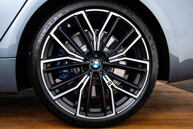 BMW 5-SERIE M550i xDrive Business Edition Plus B&W - Stoelventilatie/massage - BMW Laserlight - Comfort Access - soft close - Driving Assistant Professional - Remote Control Parking - Head up - Active Protection