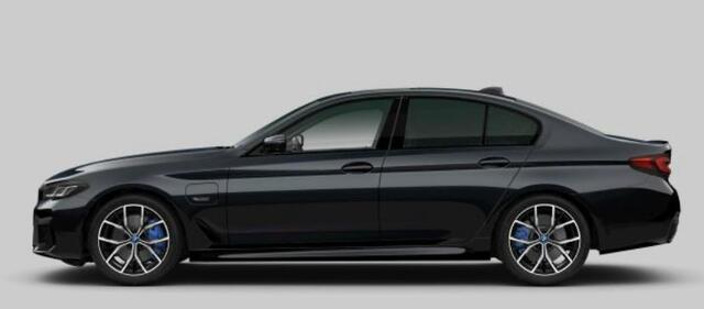 BMW 5-SERIE 530e xDrive M Sport - Schuif/kanteldak - Active Cruise Control - M Multifunctionele voorstoelen - Comfort Access - High Beam Assistant - Head up - Harman Kardon - Parking Assistant Plus -