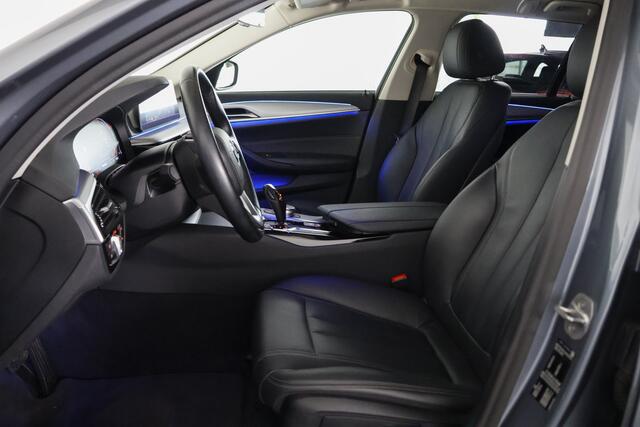 BMW 5-SERIE Touring 520i / LED / Leder / CarPlay / Trekhaak / Cam