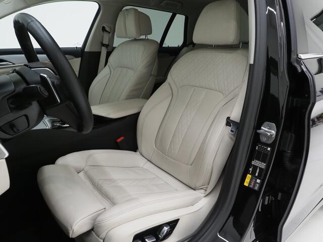 BMW 5-SERIE Touring 530e Shadow Line | NL auto | Leder | LaserLED | Camera | Memory | Dodehoek | Cruise | DAB | Carplay