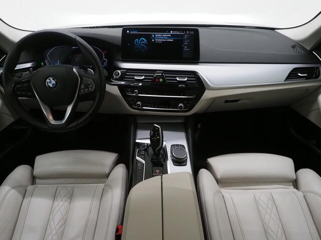 BMW 5-SERIE Touring 530e Shadow Line | NL auto | Leder | LaserLED | Camera | Memory | Dodehoek | Cruise | DAB | Carplay