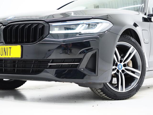 BMW 5-SERIE Touring 530e Shadow Line | NL auto | Leder | LaserLED | Camera | Memory | Dodehoek | Cruise | DAB | Carplay