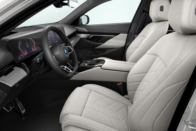 BMW 5-SERIE Touring 550e xDrive Innovation Pack M Sportpakket Pro Aut. - Verwacht: Mei 2026