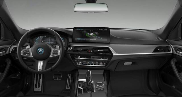 BMW 5-SERIE Touring 530e M Sport - Panoramadak - Driving Assistant Professional - Head up - Hifi - BMW Laserlight - Getinte Ruiten - Sportstoelen - Elektrisch verwarmde voorstoelen - Comfort Access -