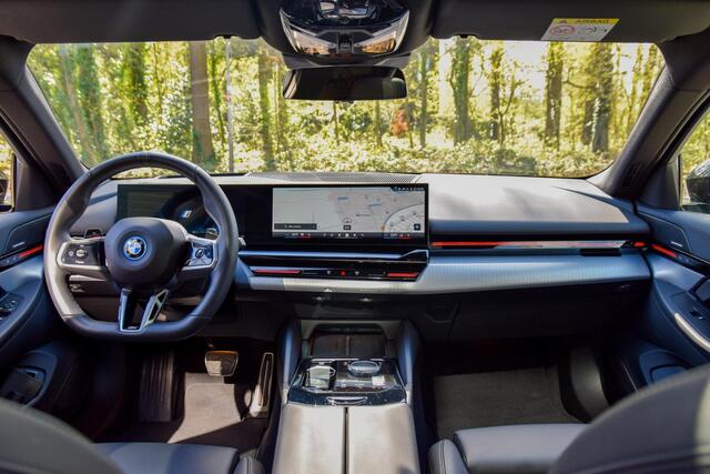 BMW 5-SERIE 530e M Sport Edition | Panorama | H&K | Matrix/Led