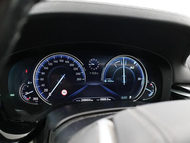 BMW 5-SERIE Touring 520i H.E. 184 PK AUT. LUXURY LINE + COMFORTZETELS | AFN. TREKHAAK | PANORAMA | LIVE COCKPIT | ADAPTIVE CRUISE