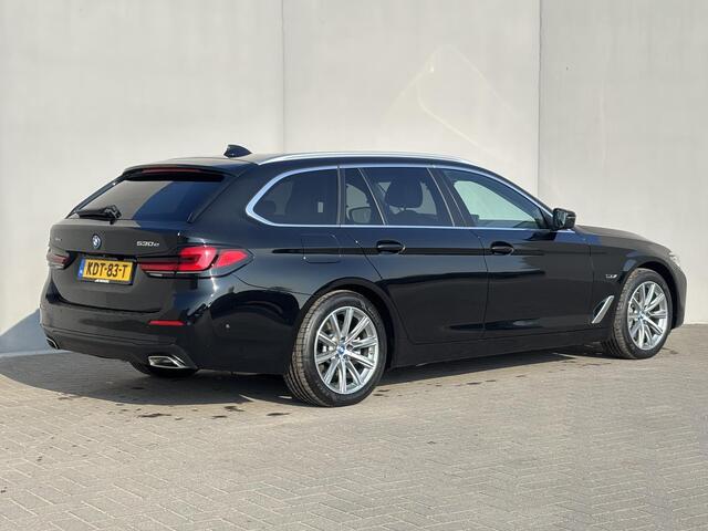 BMW 5-SERIE Touring 530e xDrive Executive / Elektrische trekhaak 2.000 kg / LED / Volledig Dealer Onderhouden / Leder / Apple Carplay/Android Auto / Camera / Navigatie / Stoel Verwarming / Zonne Wering / ACC /