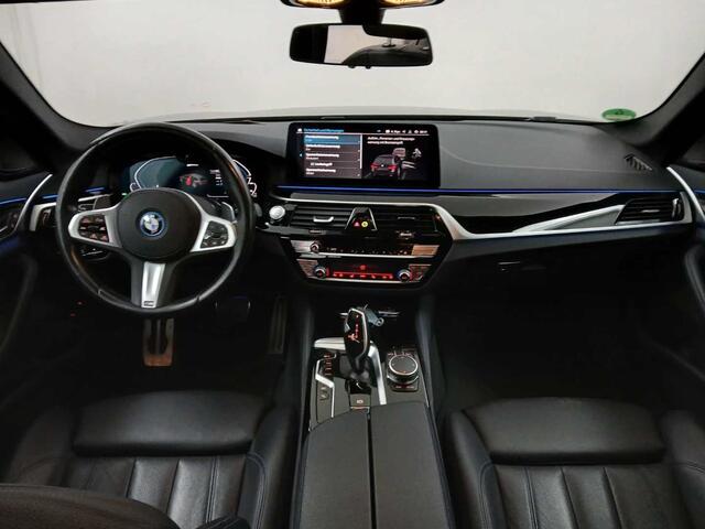 BMW 5-SERIE Touring 530e xDrive M-Sport Pro | 19" | Head-Up | Laser | Harman Kardon | Trekhaak | Driving Assistant Professional