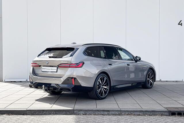 BMW 5-SERIE Touring 530e M Sport Edition M-Sport / Trekhaak / Glazen Dak / Driving Assistant Plus / 20 inch