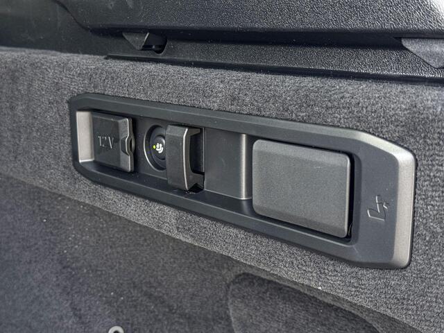 BMW 5-SERIE Touring 530e M Sport Edition M-Sport / Trekhaak / Glazen Dak / Driving Assistant Plus / 20 inch