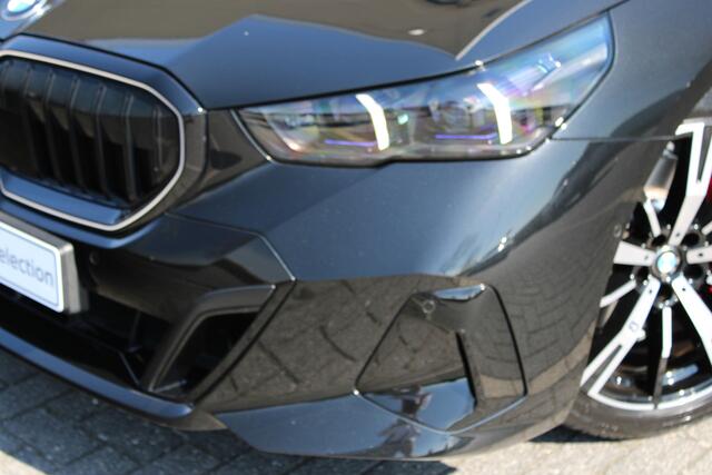 BMW 5-SERIE 520i High Executive M Sport Automaat / Panoramadak / Comfort Access / Harman-Kardon / Adaptieve LED / Parking Assistant Professional