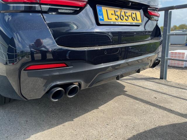 BMW 5-SERIE Touring 540i xDrive M-Sport | Panorama | CoPilot | Trekhaak | Lederen Dash | 20" | Individual Leder | Ventilatie+Massage | SoftClose |