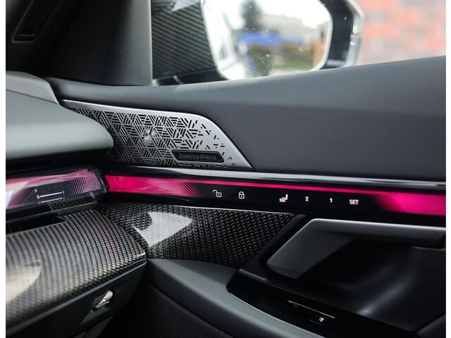 BMW 5-SERIE Touring 550e xDrive | M Performance - Pano - Trekhaak