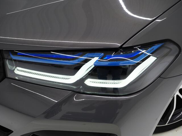BMW 5-SERIE Touring 530e M Sport Shadow Line | LaserLED | Trekhaak | Harman/Kardon | 360 | HUD | Sfeerlicht | Keyless | Carplay