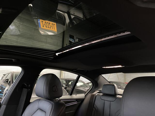 BMW 5-SERIE 520i Edition Plus M pakket, Schuifdak, 19inch Sfeerverlichting