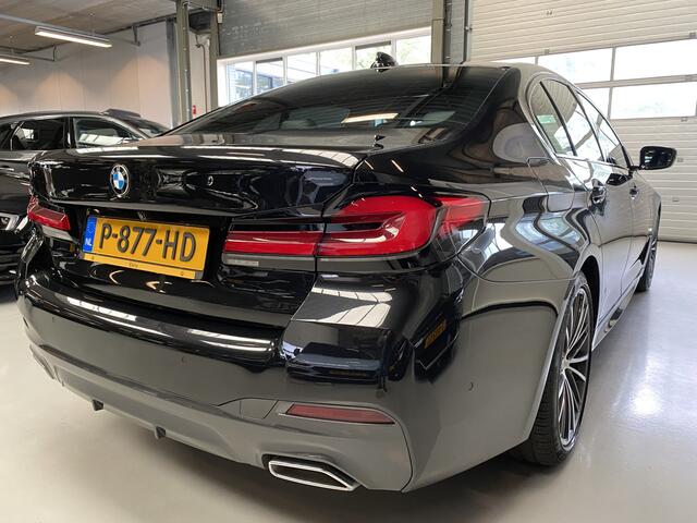BMW 5-SERIE 520i Edition Plus M pakket, Schuifdak, 19inch Sfeerverlichting