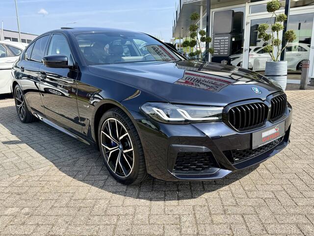BMW 5-SERIE 530e High Executive M sport, Dealeronderhouden, 1e eigenaar, Head up display, Electrische achterklep 19 inch Harman kardon Sk dak Memory Stoelen 360Cam