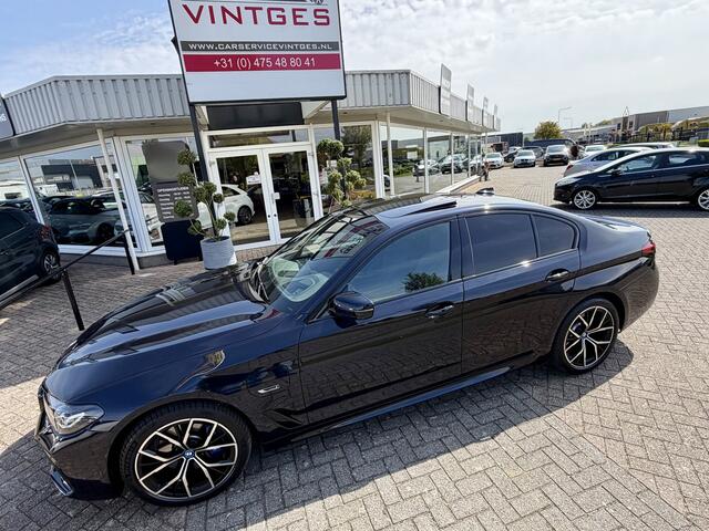 BMW 5-SERIE 530e High Executive M sport, Dealeronderhouden, 1e eigenaar, Head up display, Electrische achterklep 19 inch Harman kardon Sk dak Memory Stoelen 360Cam