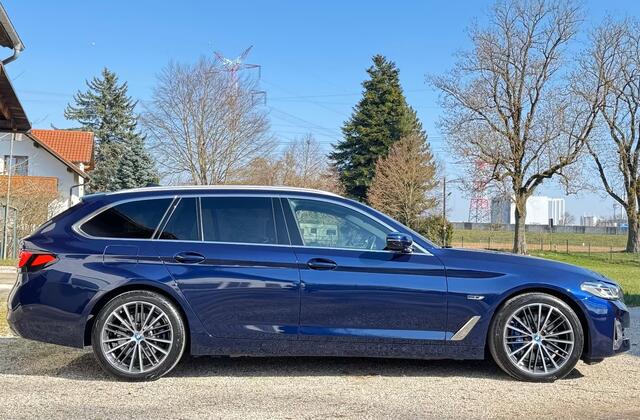 BMW 5-SERIE Touring 530e ** LASER, NAVI+, LEDER, PANORAMA, HuD, MEMORY, 19-INCH LMV ** 1e EIG - UNFALLFREI ** ** INFORMEER OOK NAAR ONZE AANTREKKELIJKE FINANCIAL-LEASE TARIEVEN **
