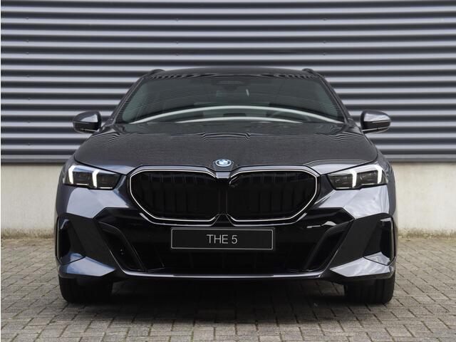 BMW 5-SERIE Touring 550e | M Sportpakket Pro | Innovation Pack | Travel Pack | Comfort Pack | Bowers & Wilkins | Panoramadak