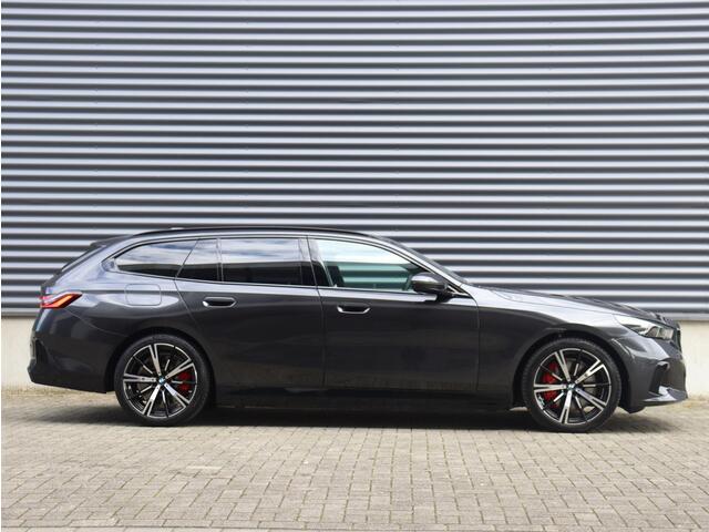BMW 5-SERIE Touring 550e | M Sportpakket Pro | Innovation Pack | Travel Pack | Comfort Pack | Bowers & Wilkins | Panoramadak