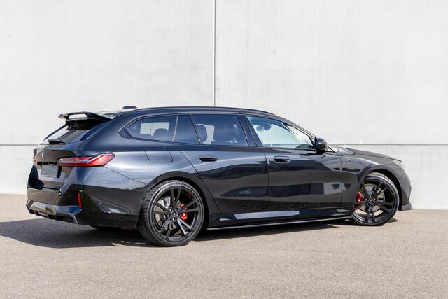 BMW 5-SERIE Touring 530e / AC Schnitzer optik pakket + LM velgen / Head-up